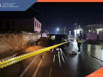 Նորապատ գյուղում «Lexus»-ը բախվել է բետոնե ցա...