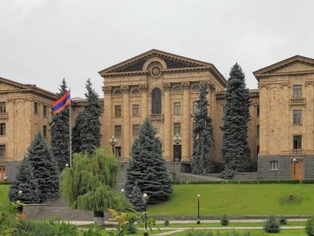 Ազգային ժողովն արդեն երրորդ անգամ չի կարող սկսել նիստը քվորումի բացակայության պատճառով
