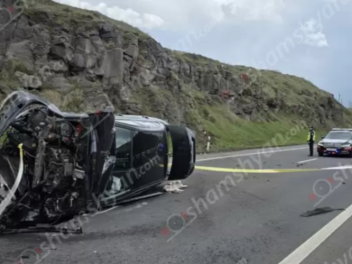 Կոտայքում «Mercedes»-ը բախվել է քարին ու հողա...