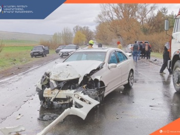 Մարտունի-Գավառ ավտոճանապարհին բախվել են «Merc...