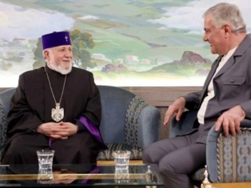 Փաշինյանին հունից հանել է Վեհափառի այցը Սամվե...