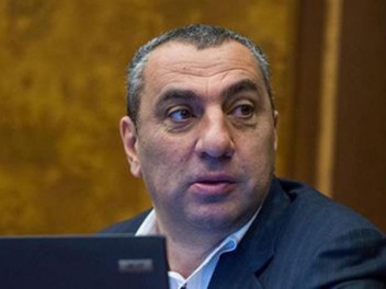 Լֆիկի ընկերություններում ցուցակներ են կազմվու...