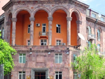 Բրյուսովի անվան լեզվաբանական համալսարանում լարվածությունը չի մարում․ դասախոսները՝ թիրախում. «Ժողովուրդ»