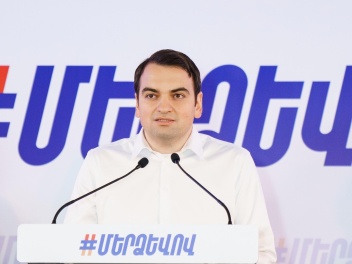 Էս մարդը ադեկվատ չի, նրան պետք է ճամփենք, իրե...