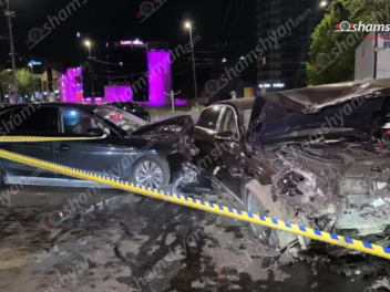 Երևանում բախվել են «Hongqi»-ն և «Mercedes May...