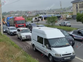 ՀՀ ՊՆ նախկին շենքի մոտ բախվել է 3 ավտոմեքենա