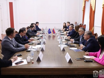 «Հայաստան» խմբակցության պատգամավորները հանդիպ...