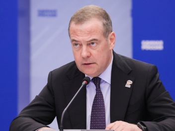 Այսօր Երևանում երկու անուղեղ ռուսաֆnբներ, որոնք գերազանց խոսում են ռուսերեն, վատ անգլերեն են խոսել իրենց թերարժեքության պատճառով․ Մեդվեդև