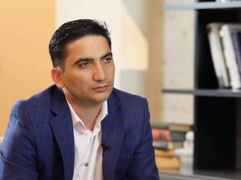 ՔՊ-ականները հարձակվել են Նաիրի Հոխիկյանի տան...