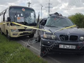 Ավտովթար՝ երթուղայինի մասնակցությամբ