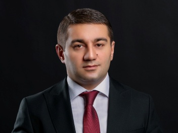 Այս փոքրիկ խմբակը վաղուց հատել է քաղաքական ու...