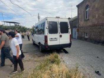 Սադրիչն ավտոմեքենայով մխրճվել է քարոզարշավ իր...