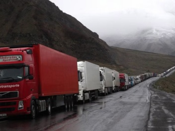 Լարսի անցակետից հետ է ուղարկվել գյուղմթերքով բեռնված 17 հայկական բեռնատար