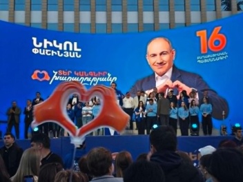 Փաշինյանը թիմի հետ հանգստացնող «թերապիաներ» է իրականացնում . «Հրապարակ»