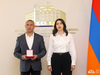 ՆԳ նախարարը պարգևներ է հանձնել Վահե Մելքոնյանին և Փամբակ գետում որոնողական աշխատանքներ իրականացրած ջրասուզակներին