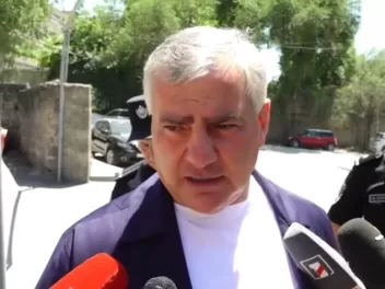 Որ կարողանամ հրաժարվել քաղաքացիություններից, պետք է դատարանը թողնի, գնամ դեսպանատները դիմում գրեմ. Կարապետյան