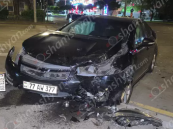 Ազատության պողոտայում բախվել են «Chevrolet Vo...