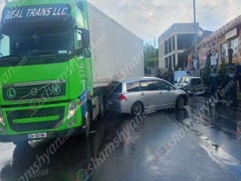 Ապարանում 5 մեքենա է բախվել. վիրավորներ կան