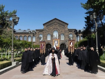 Հայաստանյայց Առաքելական Սուրբ Եկեղեցին տոնախմ...