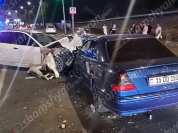 Բախվել են 2 «Mercedes»-ն ու «Mitsubishi»-ն. կ...