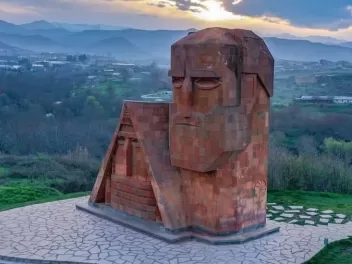 Արցախի «Տատիկ-պապիկը» պատկերող նկարը հեռացվել...