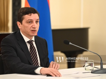 Ֆինանսների նախարարն ու իր կինը մասնավոր ինքնա...