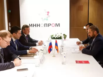 Պապոյանը հանդիպել է ՌԴ արդյունաբերության և առևտրի նախարարի հետ