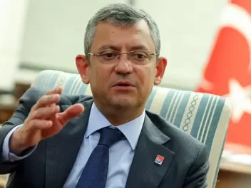 Թուրքական ընդդիմության առաջնորդ Օզգյուր Օզելը...