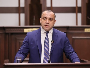 Երկու բնակարան Երևանում, ավտոկայանատեղի, 90 մ...