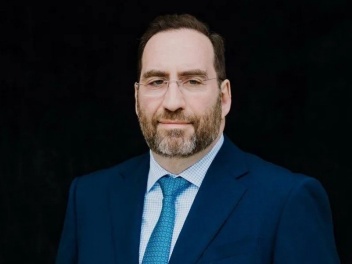 TRIPP + առևտրային հիմնադրամը կղեկավարի Կոնստա...