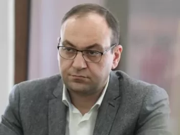Ընդդիմության բոլոր պատգամավորներին խնդրում եմ...