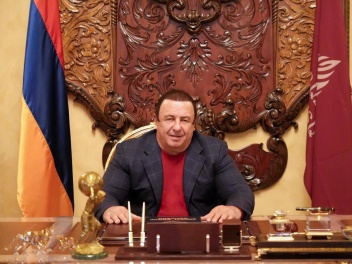 Խոշտանգման ռեժիմում են պահում․ «Հրապարակ»