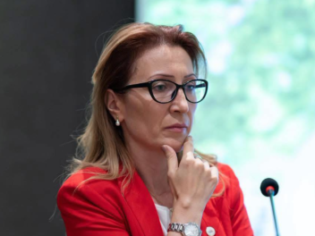 Մեր երկիրը՝ մեր աչքի առաջ, մեր լուռ համաձայնո...