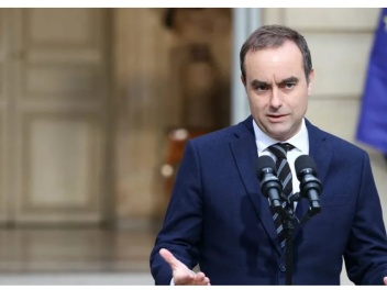 Կառավարության եւ նախարարությունների աշխատակից...