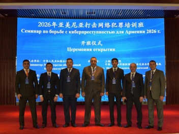 Քննչական կոմիտեի ներկայացուցիչները Շանհայում...
