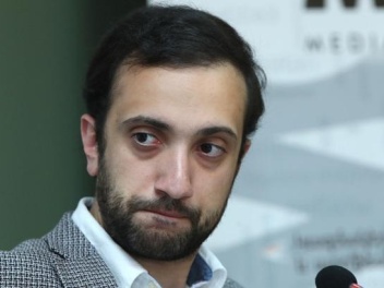Փաշինյանի հետ հրապարակային վիճաբանած բժշկուհո...