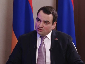 100 000  դոլար արժողությամբ նվե՞ր եղել է . ի՞նչ էր նվիրել Կարապետյանը Պապիկյանին