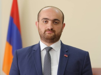 Հիմա էլ «Արարատցեմենտ» ՓԲԸ-ի կառավարիչ են նշա...