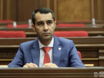 «Հրապարակ»․ Ձորաղբյուրում շքեղ առանձնատուն է կառուցում