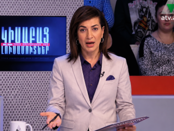 Աննա Հակոբյանն իր «Կիսաբաց լուսամուտները»-ն է...