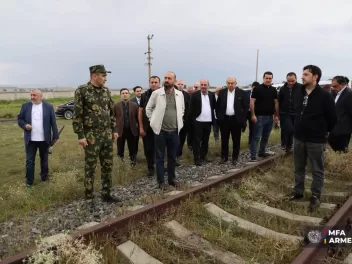 ԱԳՆ ղեկավար կազմն այցելել է Հայաստան-Թուրքիա սահմանին «Ախուրիկ» անցակետ և Գյումրի-Կարս երկաթգծի «Ախուրյան» կայարան