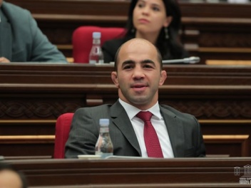 Եթե դուք հաշտ եք, որ Հայրենիք հանձնողը ձերբակ...