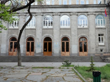 «Հրապարակ». Պարտք են