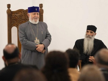 Վեհափառ Հայրապետն ընդունել է Արագածոտնի թեմի...