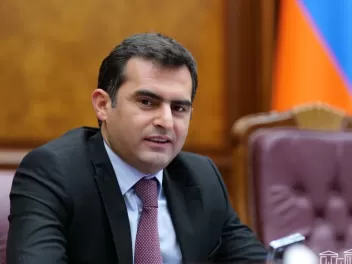 Հակոբ Արշակյանը հեռանում է