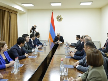 Փաշինյանը ԲՏԱ նախարարության աշխատակազմին է նե...