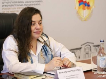Սկանդալ. անգործ մնացած պաշտոնյան՝ ընդդեմ ՔԿԾ պետի. «Հրապարակ»