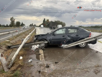 Երևան-Երասխ ճանապարհին «Opel Astra»-ն բախվել...
