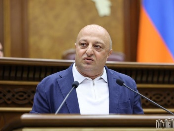 Պատգամավոր Արթուր Սարգսյանի տնային կալանքը եր...