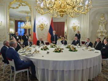Պրահայում պաշտոնական ճաշ՝ Վահագն Խաչատուրյանի...